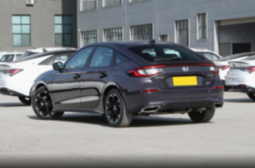 到店體驗(yàn)本田思域,軸距2735mm,182馬力+4輪獨(dú)懸,值得入手嗎?