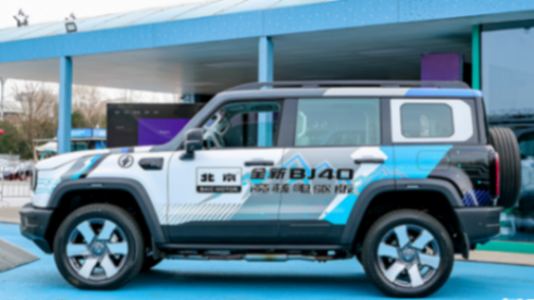BJ40也來“電”了!滿油滿電續航1200km,還輕松征服100%坡度