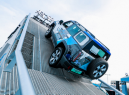 BJ40也來“電”了!滿油滿電續航1200km,還輕松征服100%坡度