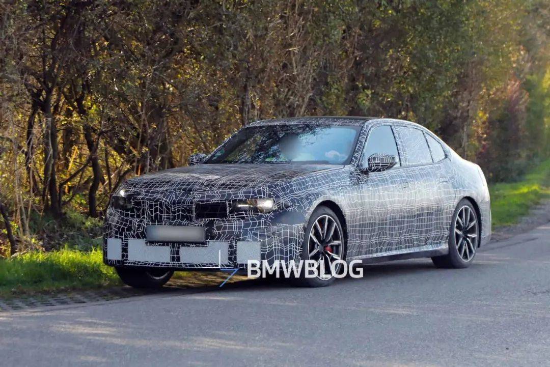 沒有鍍鉻,這是未來的寶馬雙腎格柵!