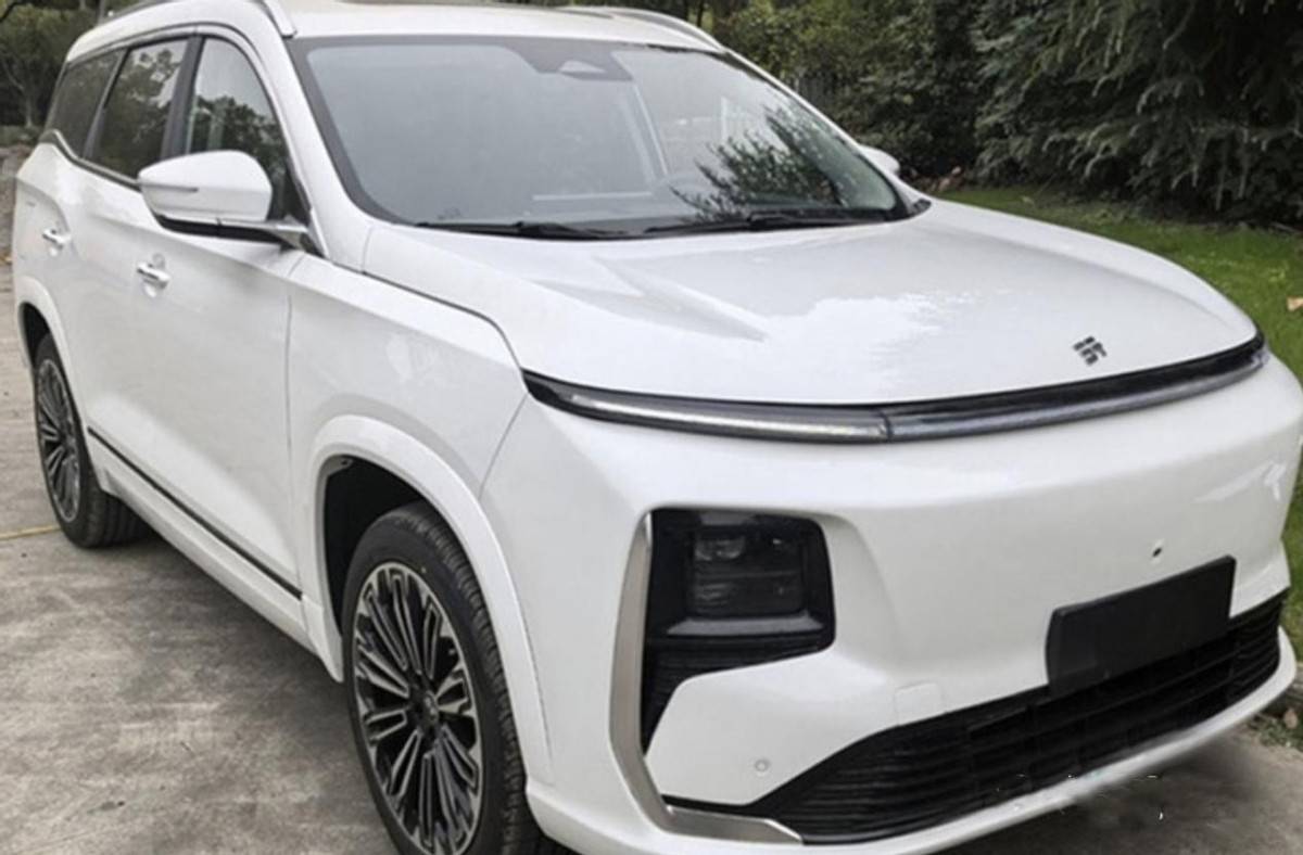 新款捷途山海L9諜照,有外放電,有零重力座椅