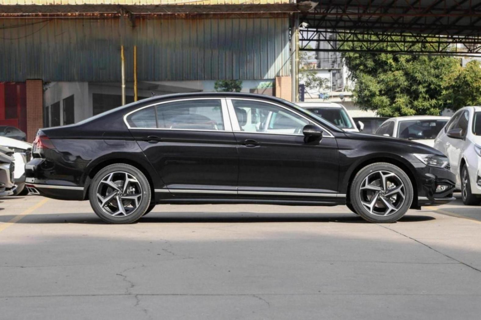 都25年了月銷還超1.6萬!大眾邁騰眾享款落地17萬,選它or B9?