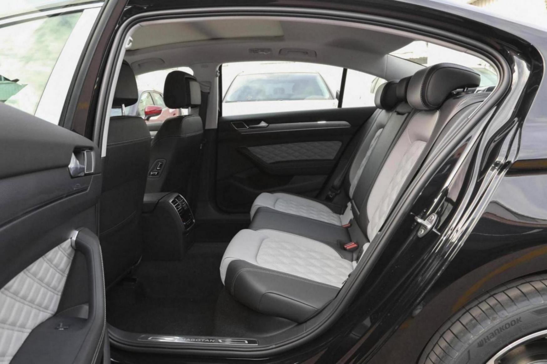 都25年了月銷還超1.6萬!大眾邁騰眾享款落地17萬,選它or B9?