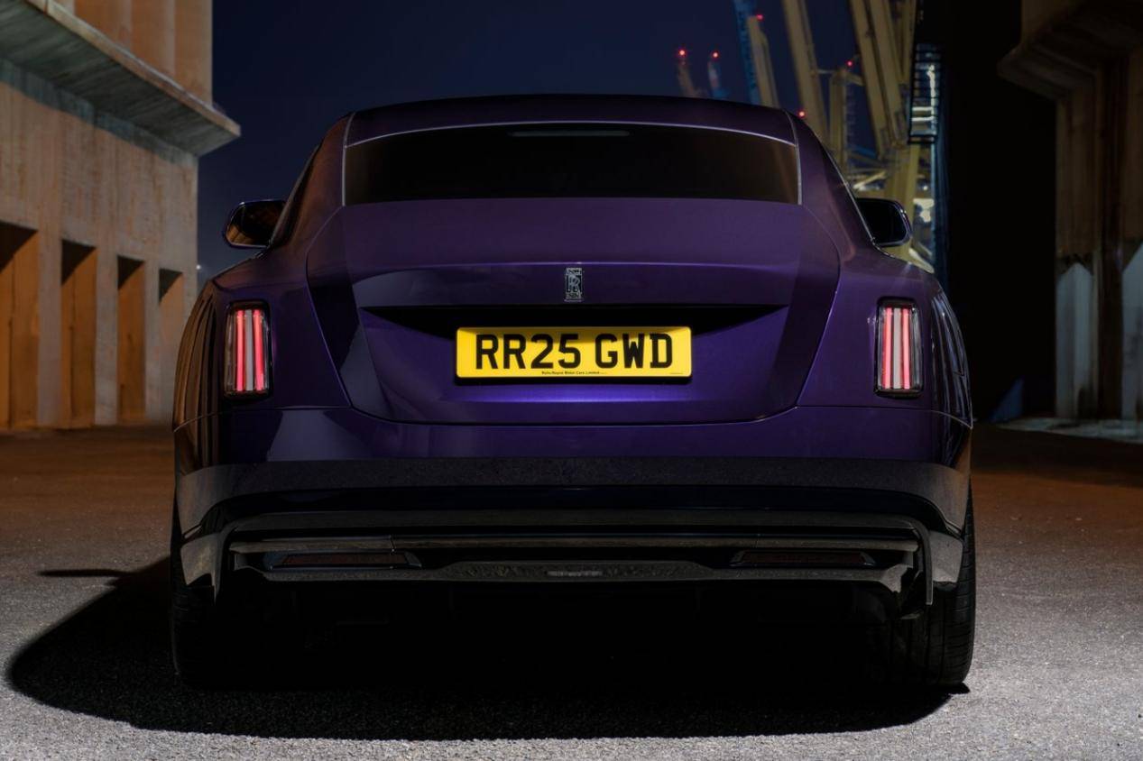 勞斯萊斯閃靈BB版,設計改動明顯,少了V12的純電車還有靈魂嗎?