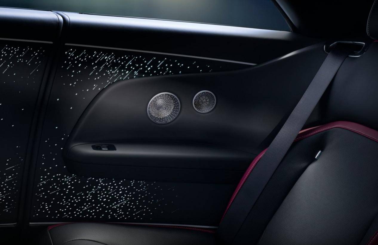 勞斯萊斯閃靈BB版,設計改動明顯,少了V12的純電車還有靈魂嗎?