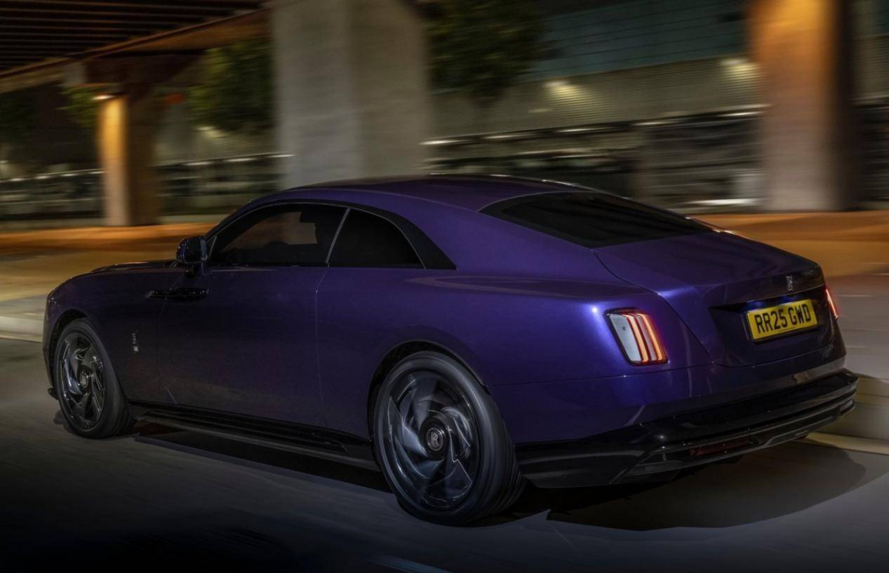 勞斯萊斯閃靈BB版,設計改動明顯,少了V12的純電車還有靈魂嗎?