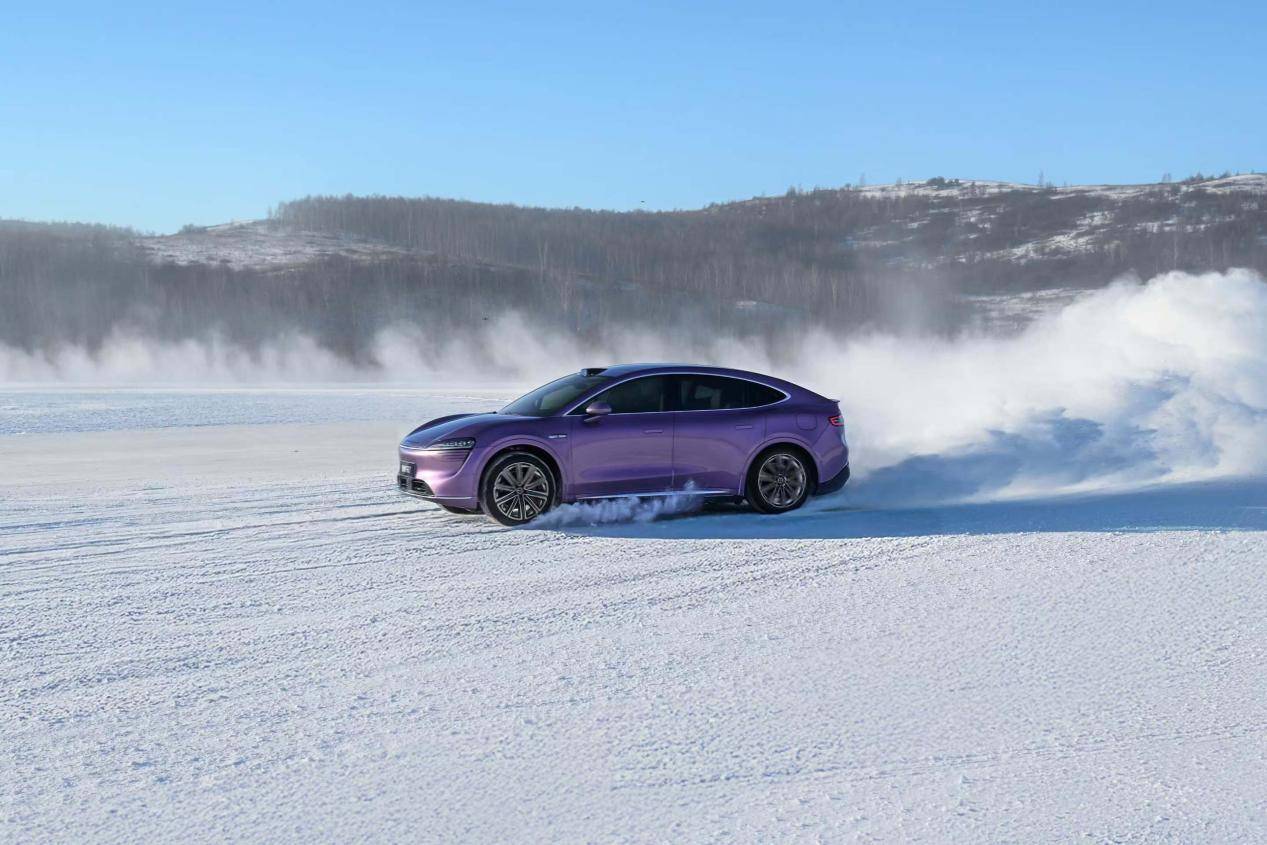 最強(qiáng)25萬(wàn)級(jí)新能源SUV對(duì)決,智界R7和特斯拉Model Y怎么選