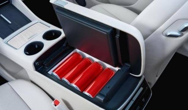 最強(qiáng)25萬(wàn)級(jí)新能源SUV對(duì)決,智界R7和特斯拉Model Y怎么選