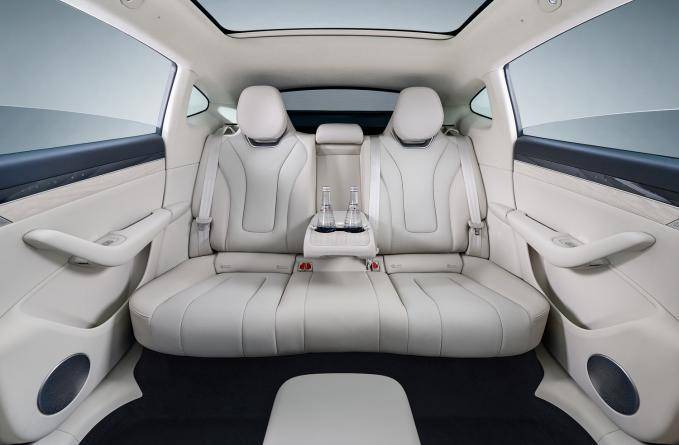 最強(qiáng)25萬(wàn)級(jí)新能源SUV對(duì)決,智界R7和特斯拉Model Y怎么選