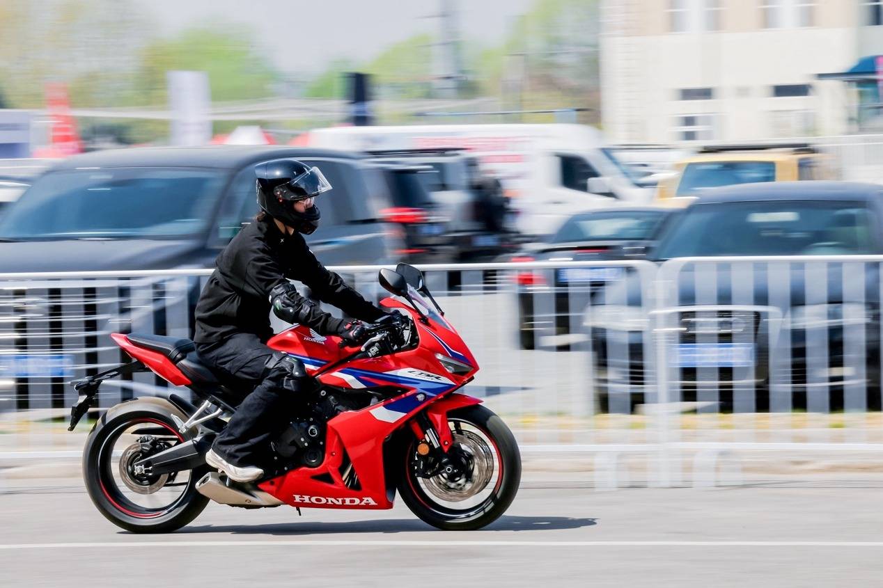 Honda全新電動概念車亮相北京摩展 展示未來兩輪暢想