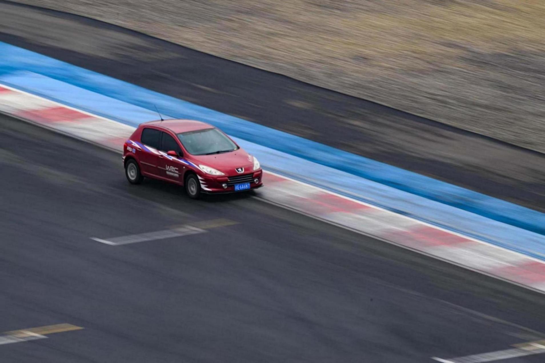 歐洲老鋼炮挑戰最慢四門車!高爾夫求穩,307有趣,博悅直道王