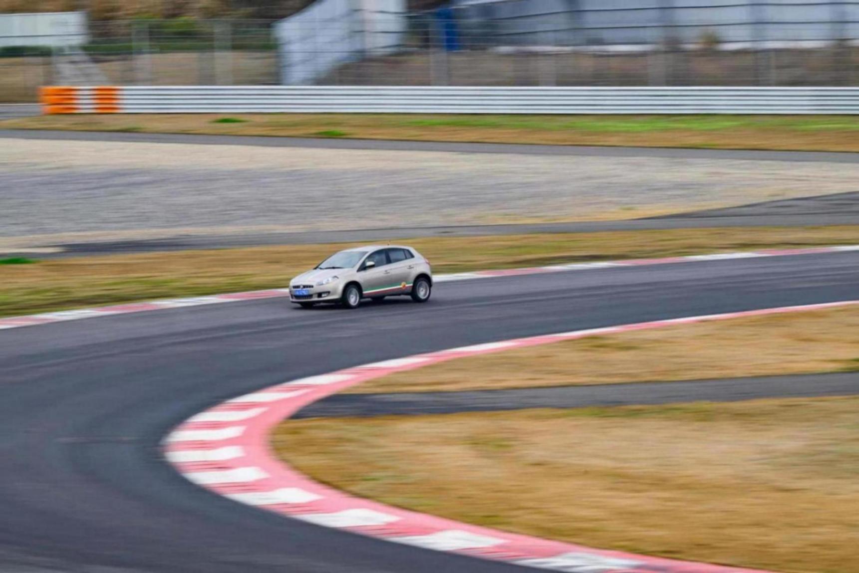 歐洲老鋼炮挑戰最慢四門車!高爾夫求穩,307有趣,博悅直道王