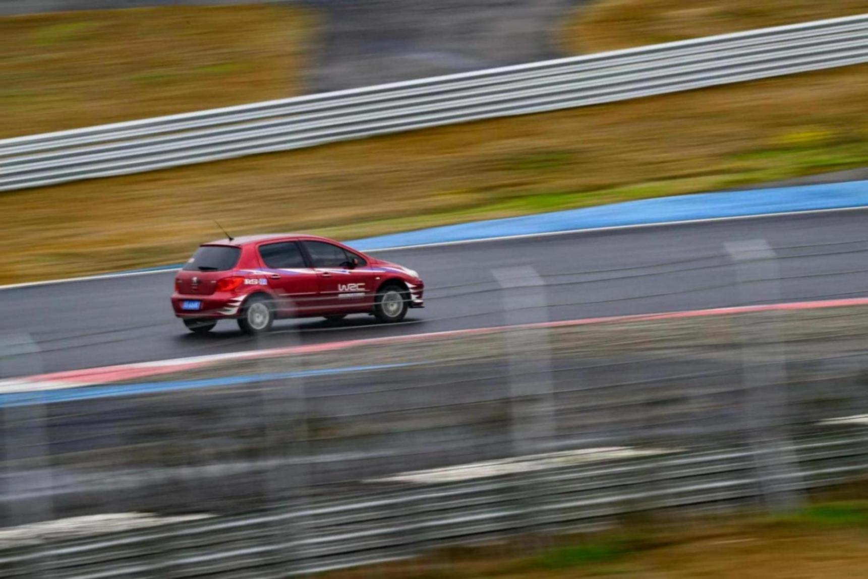 歐洲老鋼炮挑戰最慢四門車!高爾夫求穩,307有趣,博悅直道王