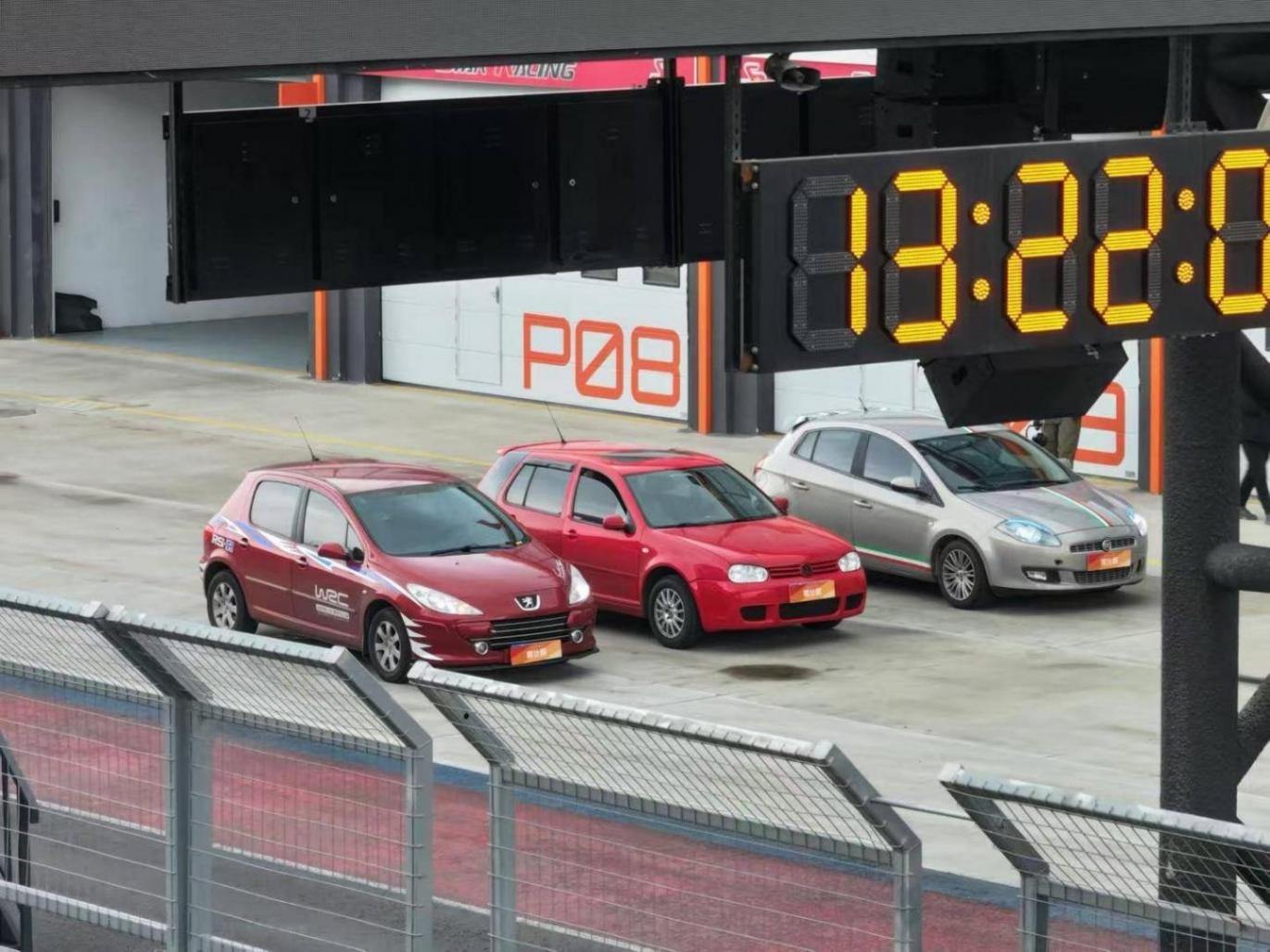 歐洲老鋼炮挑戰最慢四門車!高爾夫求穩,307有趣,博悅直道王