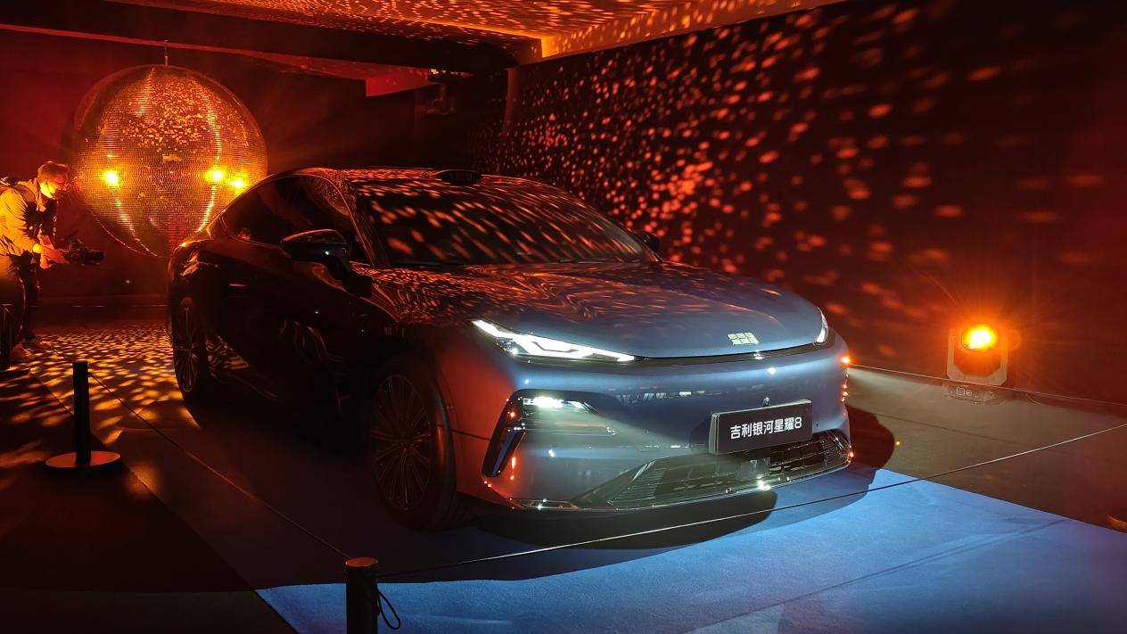 媲美50萬級豪華車?吉利銀河星耀8預售13.98萬起