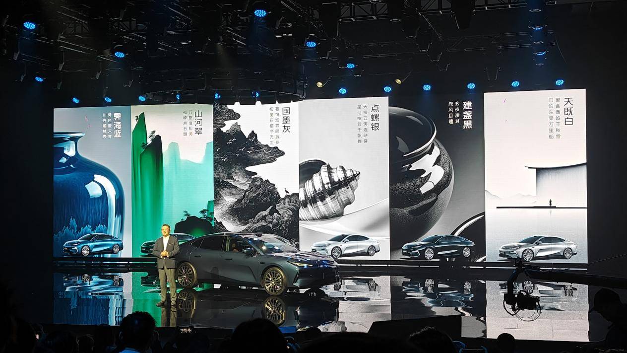 媲美50萬級豪華車?吉利銀河星耀8預售13.98萬起