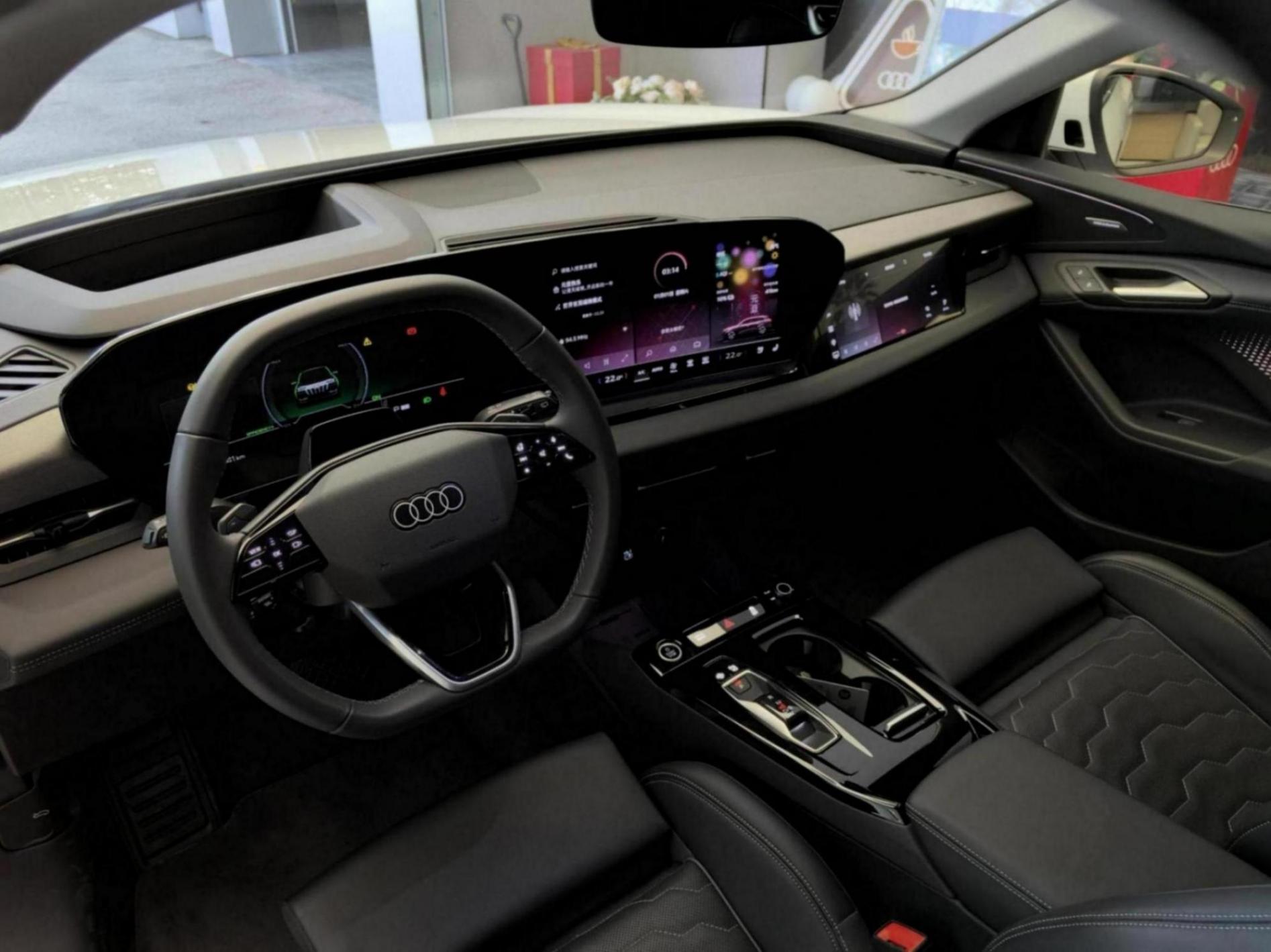 奧迪Q6L e-tron到店,長近4米9+華為智駕,配469馬力+續航超750km