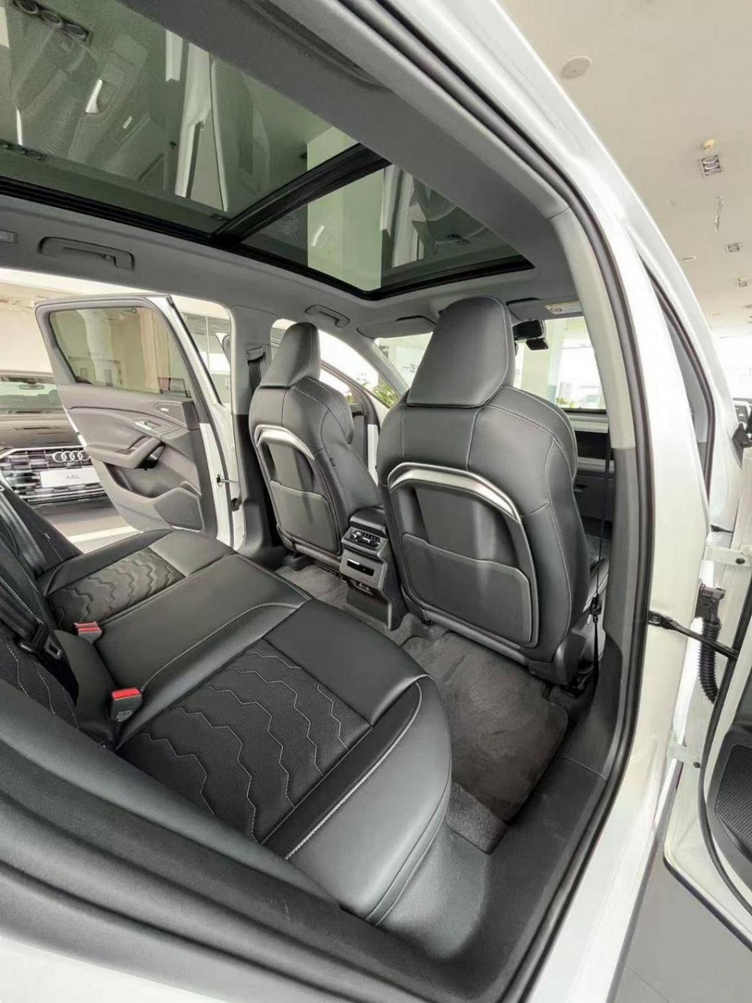 奧迪Q6L e-tron到店,長近4米9+華為智駕,配469馬力+續航超750km