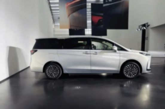 別克GL8陸尚首發(fā),能否靠“真龍插混”重回頂峰?