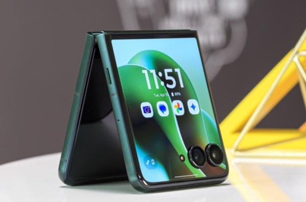 摩托羅拉Razr折疊新機開售 最低配天璣7400X 約5000元起