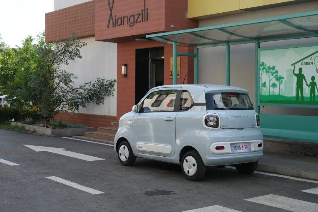 奔騰小馬冰椰藍,夏日一抹清涼