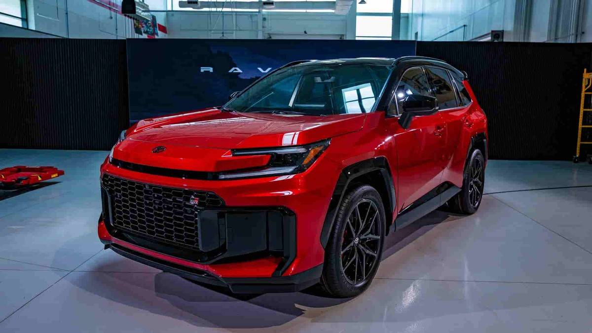 全新一代豐田RAV4發(fā)布!3種前臉,大燈C形設(shè)計(jì),配2.5L混動(dòng)/插混