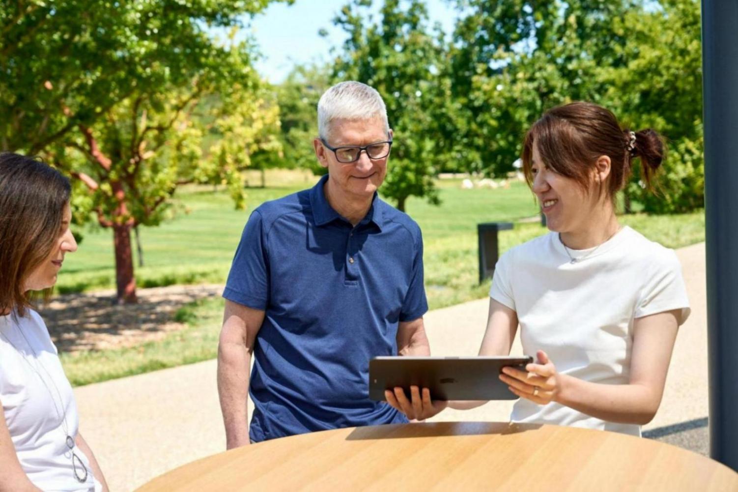 參加蘋果WWDC的中國學生:利用AI并不擔心未來被替代