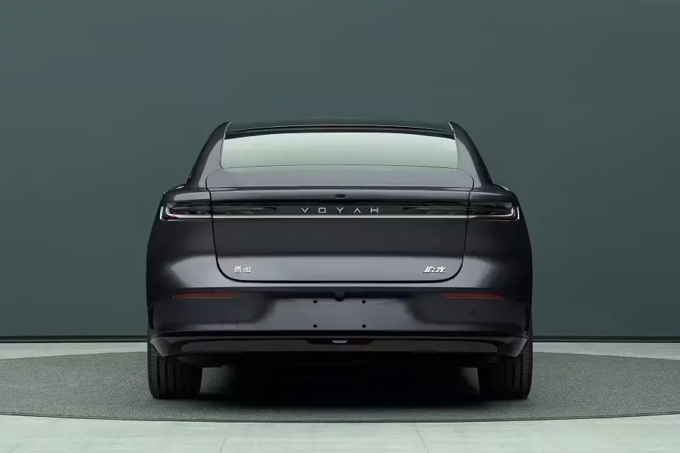 嵐圖追光L旗艦轎車完成申報：插混動力、軸距超3米、可選雙色車身