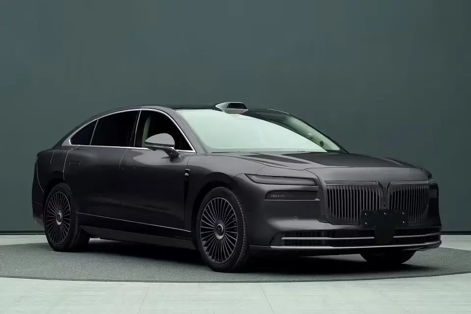 嵐圖追光L旗艦轎車完成申報：插混動力、軸距超3米、可選雙色車身