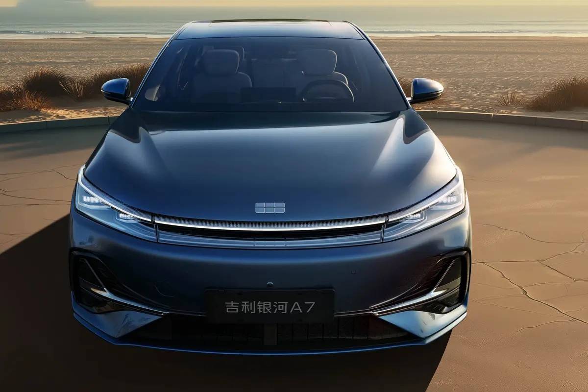 銀河A7起售價8.18萬元,吉利補齊產品線,攻入對手銷量腹地