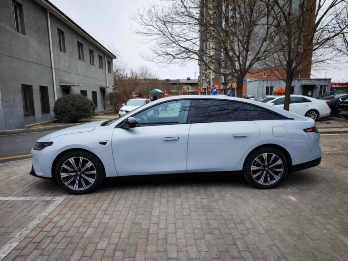 增程版純電續航冠軍,性價比超值的中大型家轎零跑C01