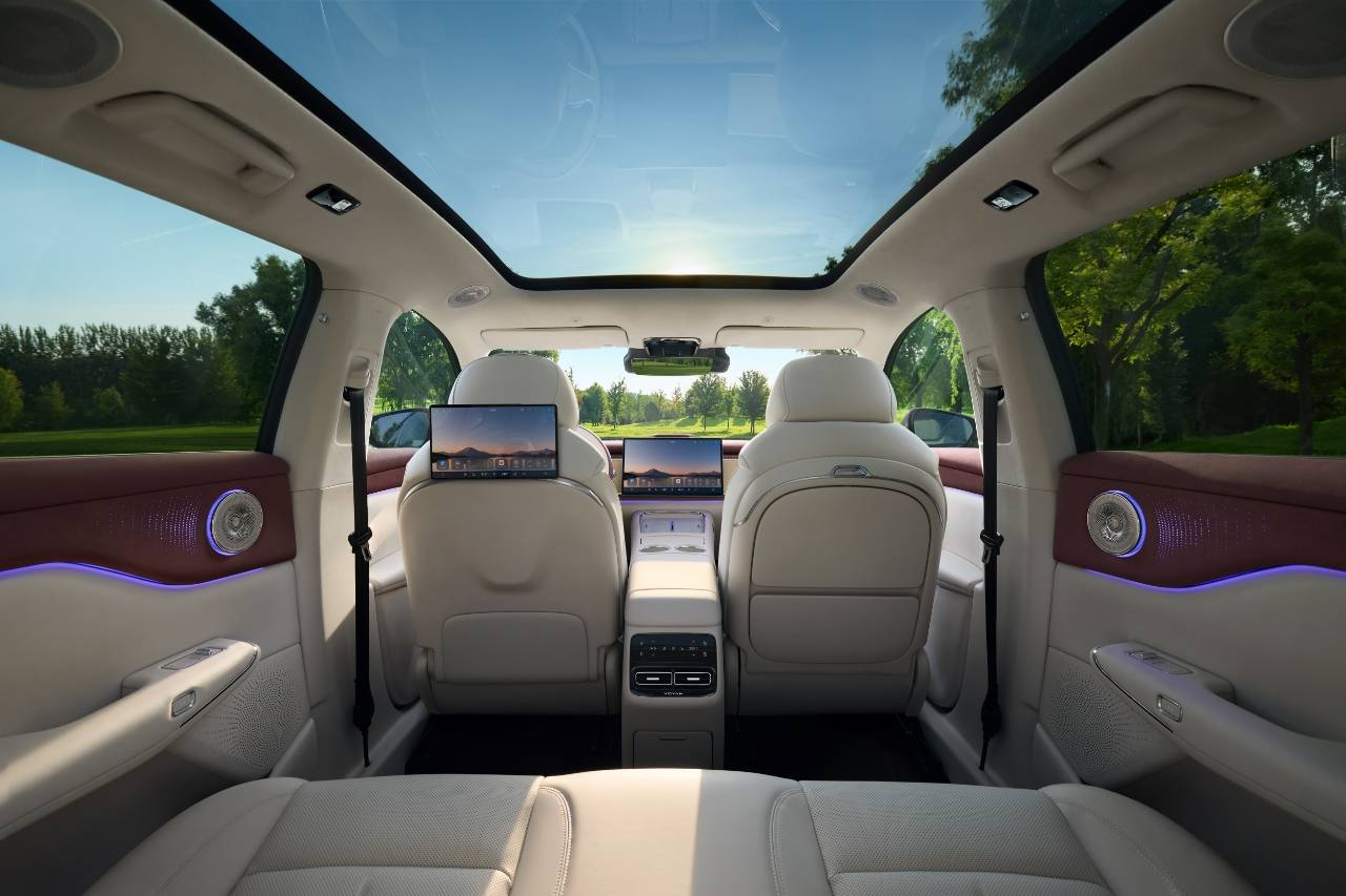 嵐圖知音22萬元起預(yù)售,華為加持能否激活“銷量第三極”?