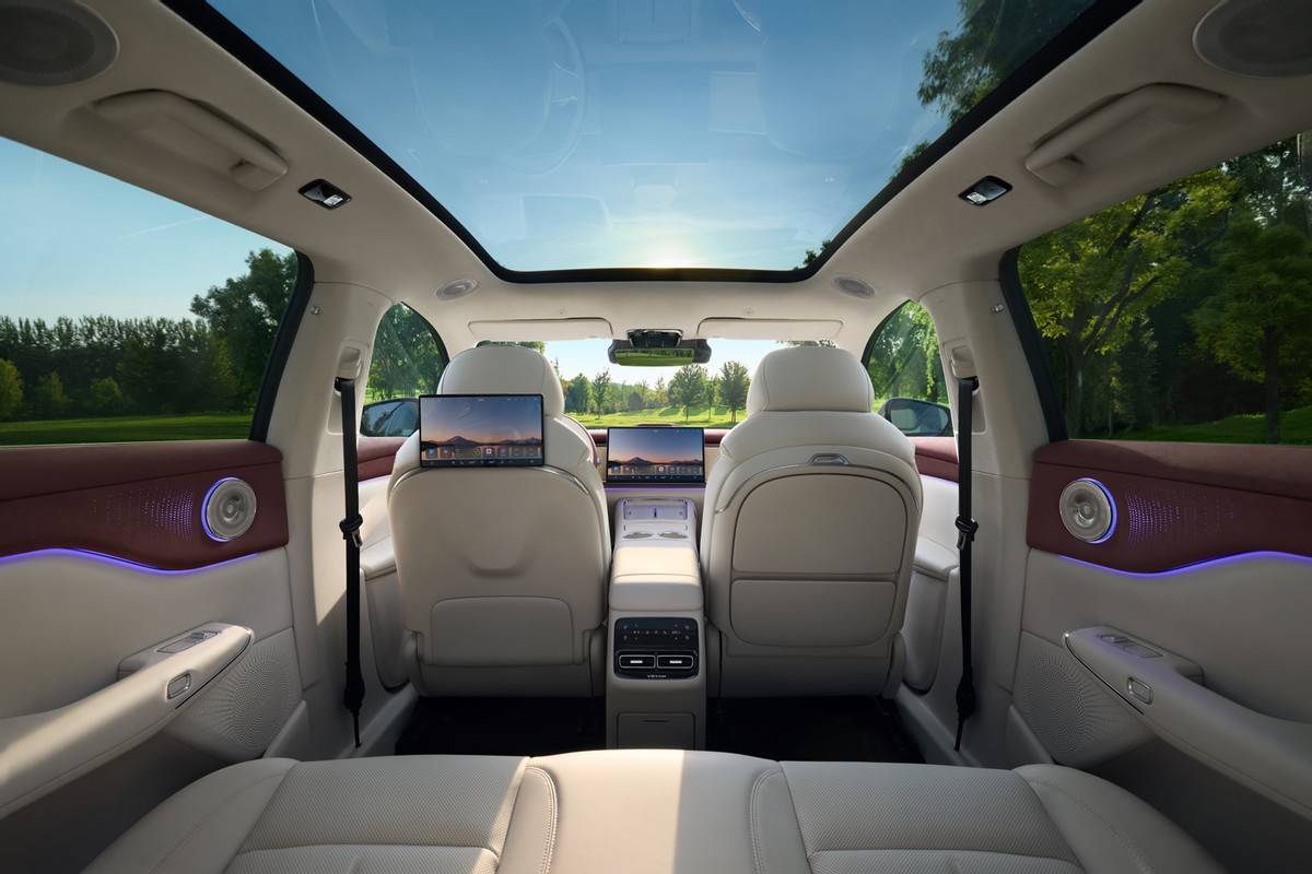 華系首款家用純電旗艦登場!嵐圖知音攜華為“全家桶”22萬起預售