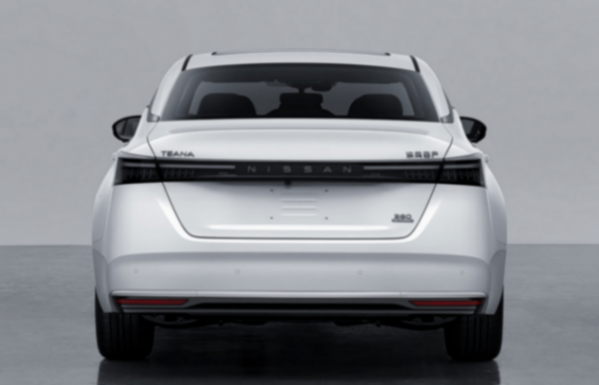 雙色車身+可發光燈帶煥新顏值,新款天籟亮相