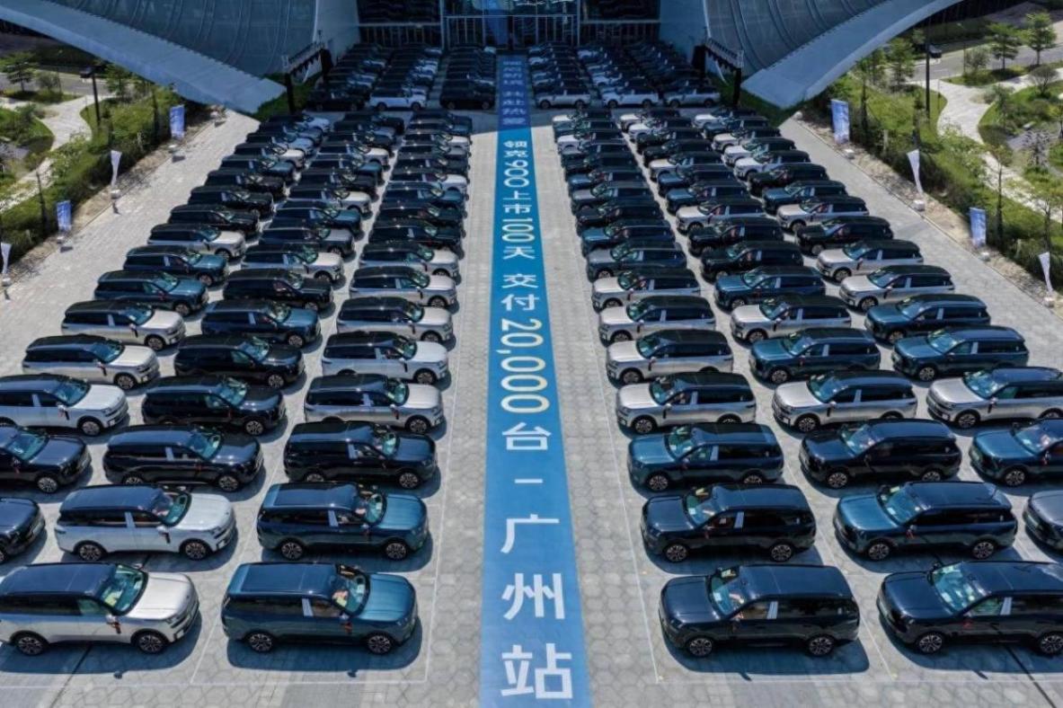 領克900主銷車型2.0T Ultra版占比達64%,突破35萬價位段壁壘,助力領克成為中國品牌高端化進程中的“現象級樣本”