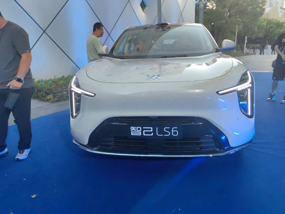新一代智己LS6預(yù)售,增程+66度電池,520線激光雷達(dá)