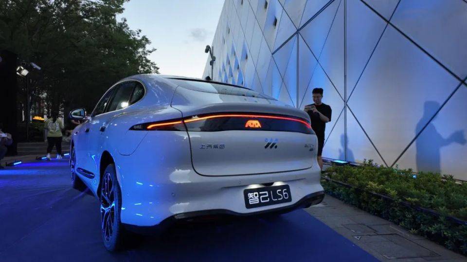 新一代智己LS6預(yù)售,增程+66度電池,520線激光雷達(dá)