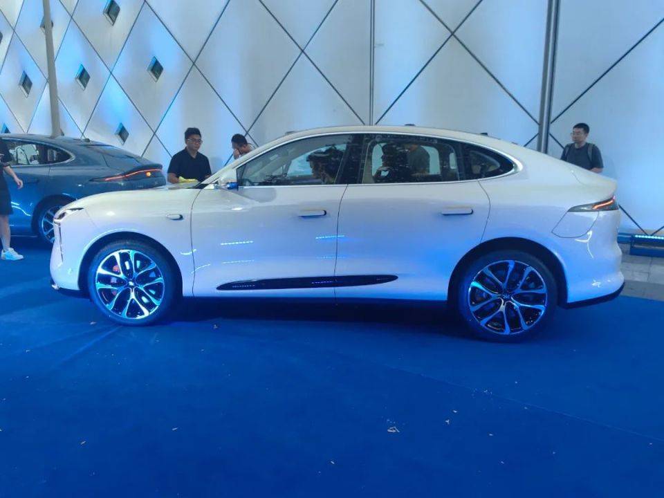 新一代智己LS6預(yù)售,增程+66度電池,520線激光雷達(dá)