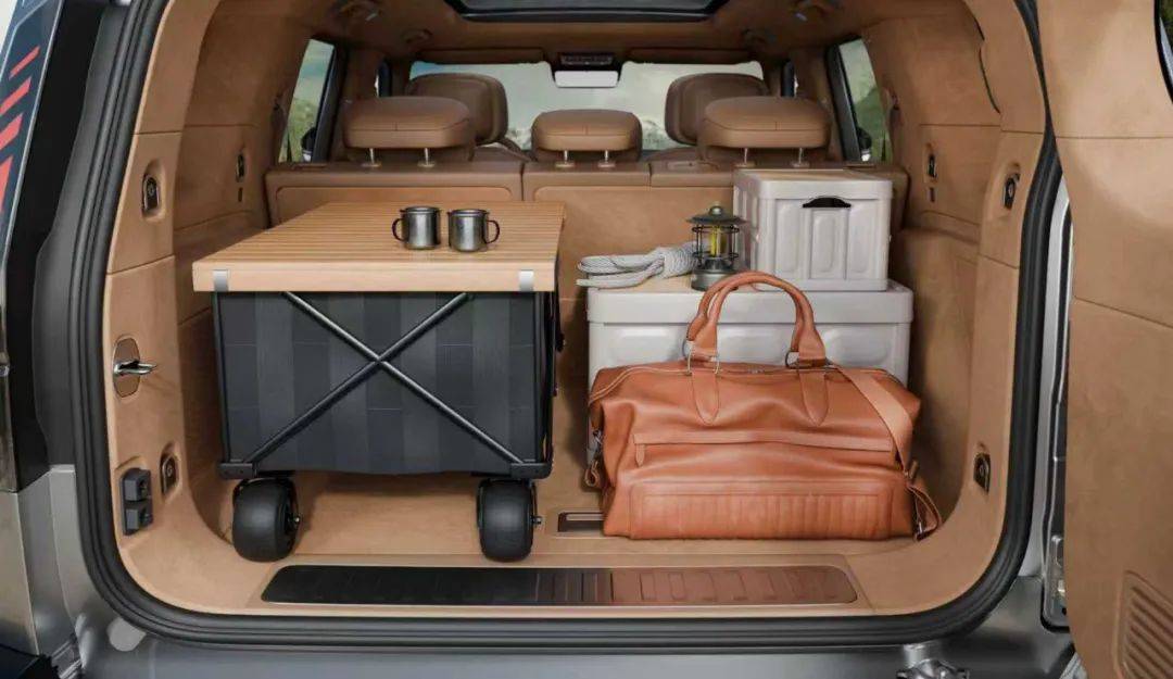 猛士M817上市,其中猛士M817 Pro版上市指導(dǎo)價31.99萬元,猛士M817 Max版上市指導(dǎo)價34.99萬元