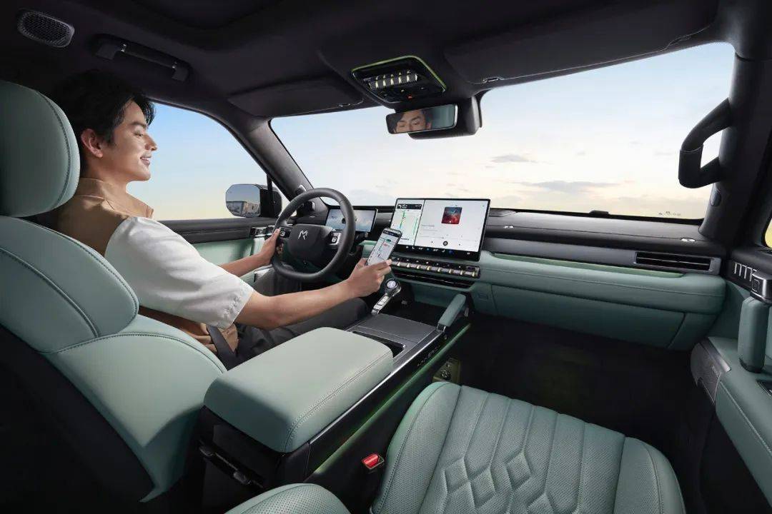 猛士M817上市,其中猛士M817 Pro版上市指導(dǎo)價31.99萬元,猛士M817 Max版上市指導(dǎo)價34.99萬元