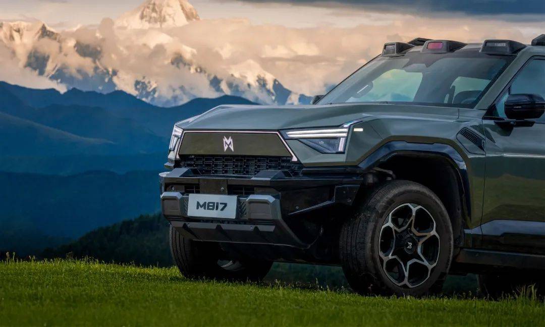 猛士M817上市,其中猛士M817 Pro版上市指導(dǎo)價31.99萬元,猛士M817 Max版上市指導(dǎo)價34.99萬元