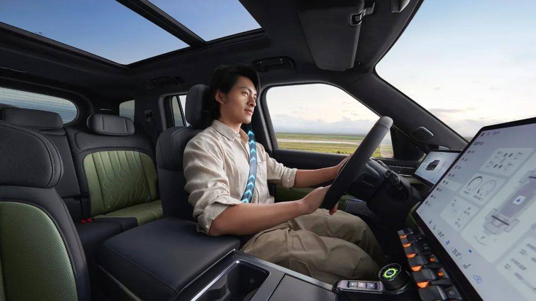 猛士M817上市,其中猛士M817 Pro版上市指導(dǎo)價31.99萬元,猛士M817 Max版上市指導(dǎo)價34.99萬元