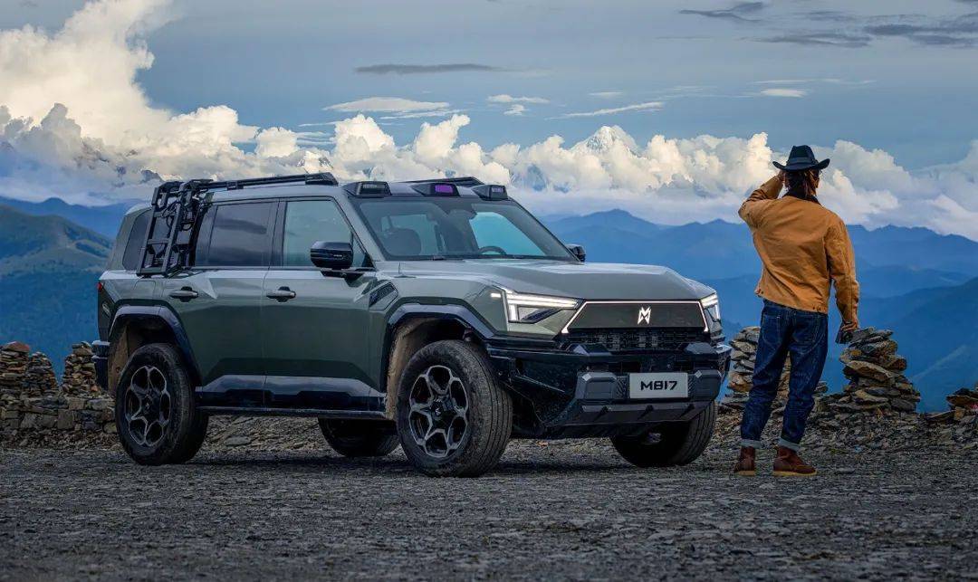 猛士M817上市,其中猛士M817 Pro版上市指導(dǎo)價31.99萬元,猛士M817 Max版上市指導(dǎo)價34.99萬元