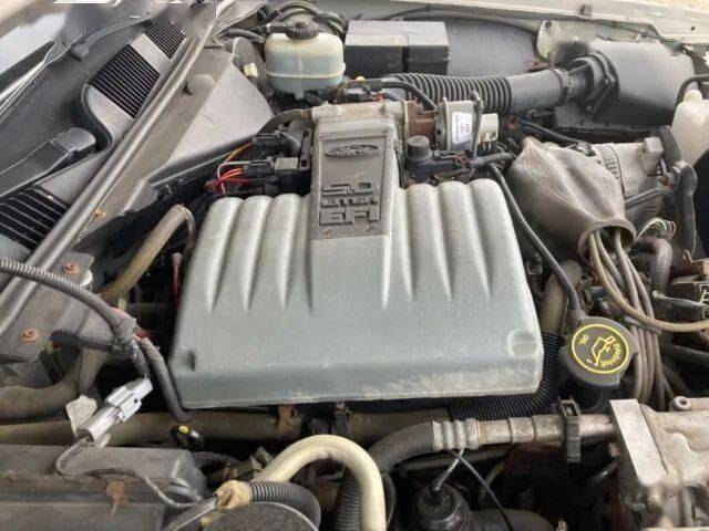 來自漂亮國的西裝友:二代Town Car