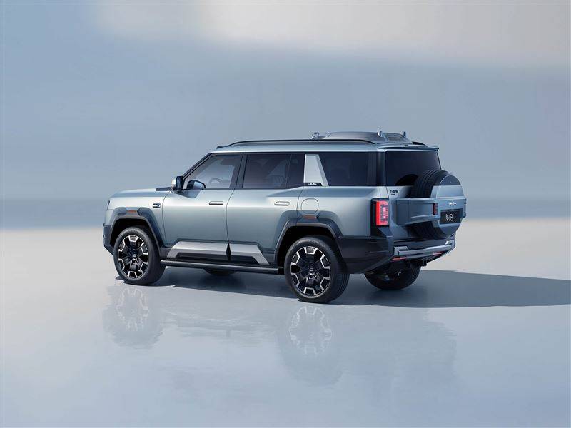 后來者居上 猛士M817對比方程豹豹8