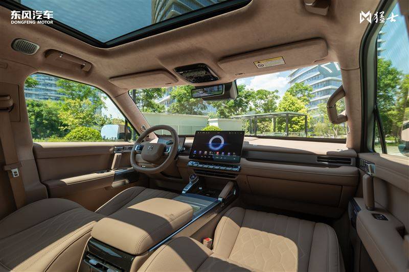 后來者居上 猛士M817對比方程豹豹8