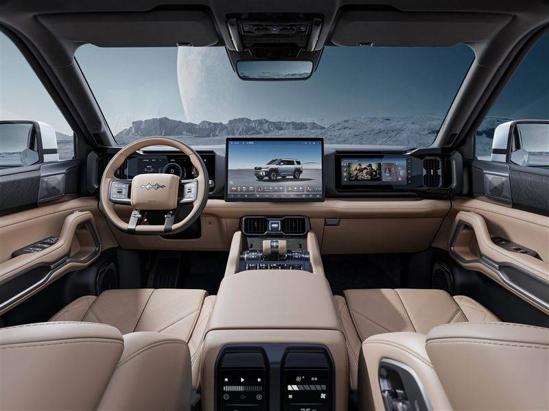 后來者居上 猛士M817對比方程豹豹8