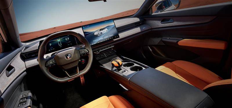 品質家轎要動力還是要配置,長安UNI-V和吉利星瑞怎么選?