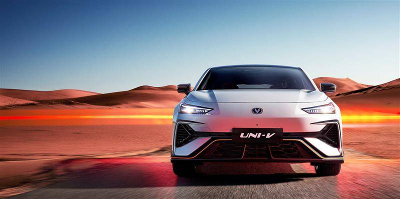 品質家轎要動力還是要配置,長安UNI-V和吉利星瑞怎么選?