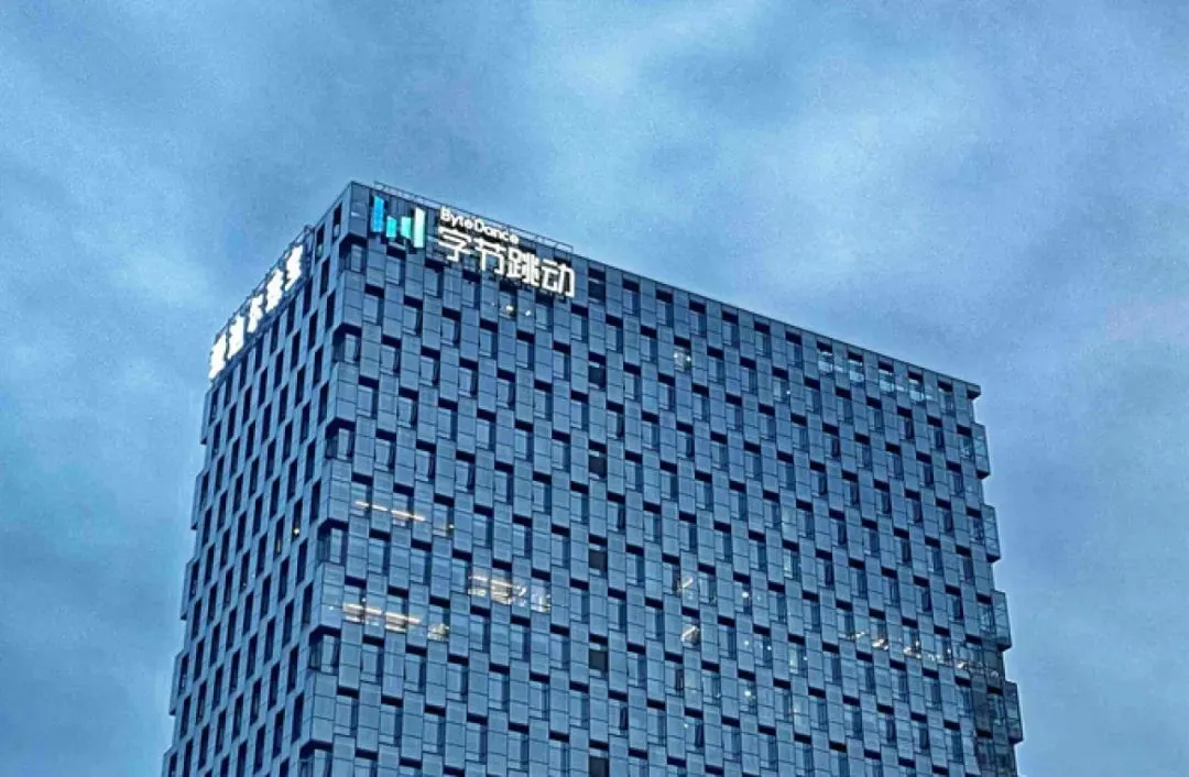 網絡大V羅永浩日前也已進入播客領域,上線節目《羅永浩的十字路口》引發廣泛關注